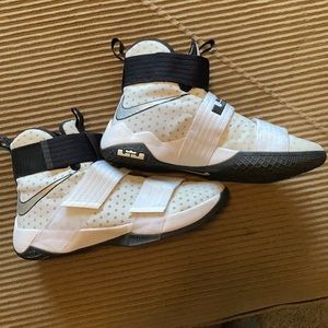 Lebron soldier 10 size 12
